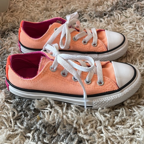 Converse Other - 🍑Peach low top Chuck Taylor converse sneakers